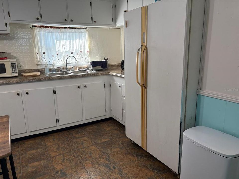 For Rent: $1,300 (2 beds, 2 baths, 906 Square Feet)