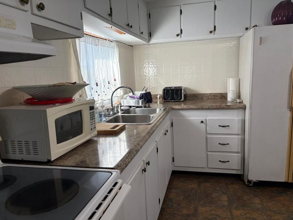 For Rent: $1,300 (2 beds, 2 baths, 906 Square Feet)