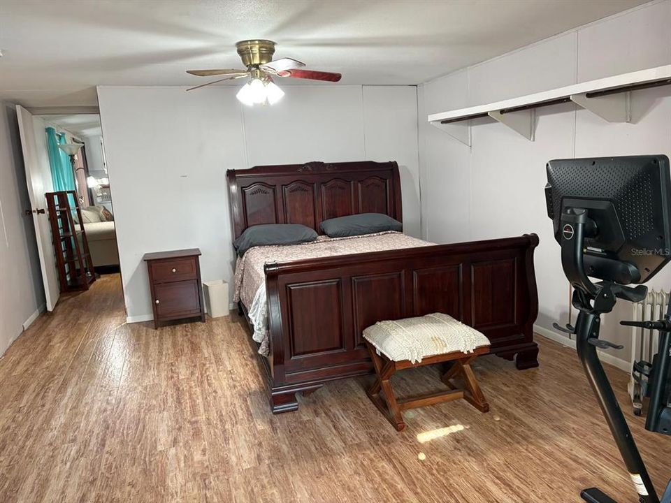 For Rent: $1,300 (2 beds, 2 baths, 906 Square Feet)