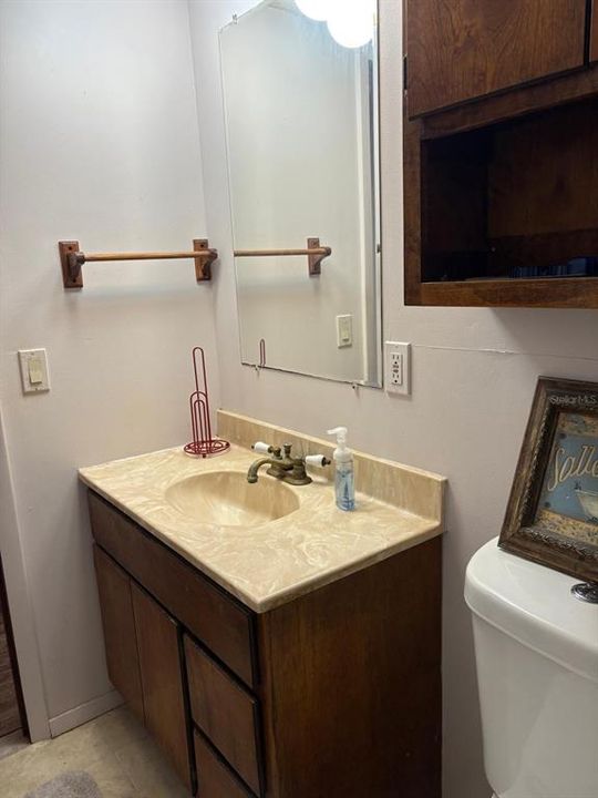 For Rent: $1,300 (2 beds, 2 baths, 906 Square Feet)