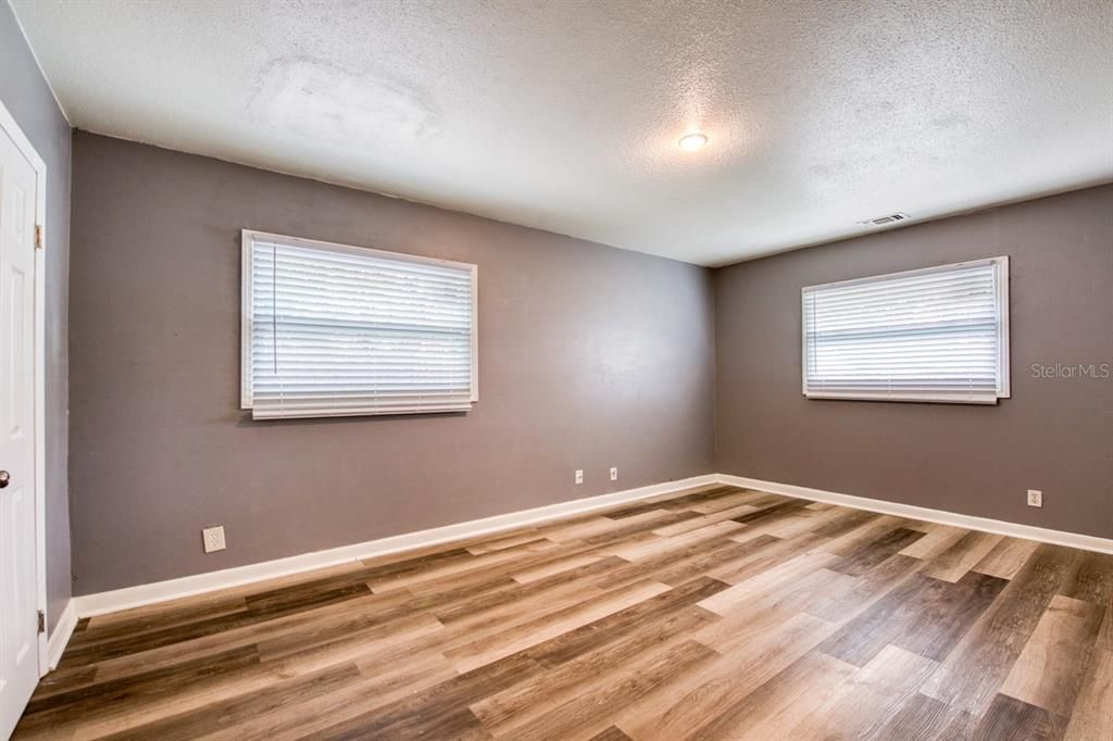 For Sale: $429,000 (4 beds, 2 baths, 1484 Square Feet)