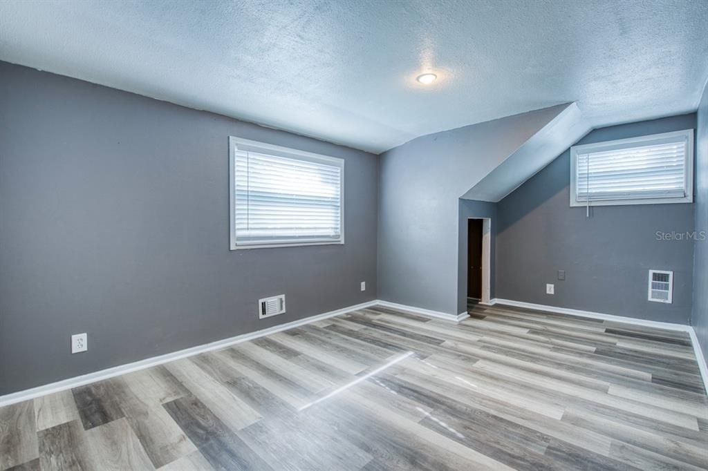 For Sale: $429,000 (4 beds, 2 baths, 1484 Square Feet)