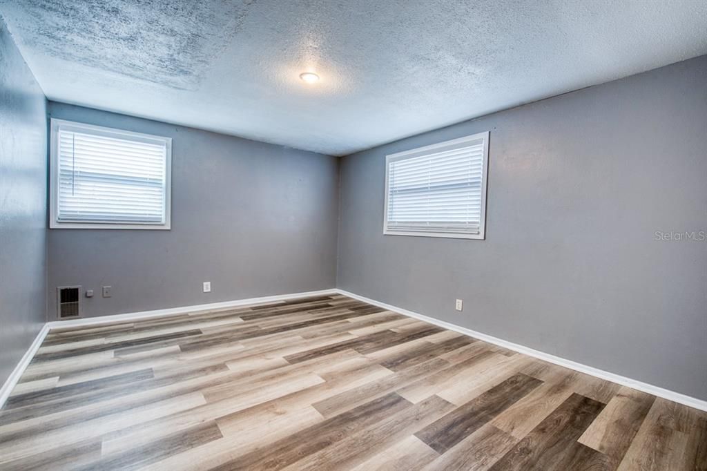 For Sale: $429,000 (4 beds, 2 baths, 1484 Square Feet)