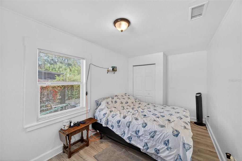 出租: $2,900 (4 贝兹, 1 浴室, 1016 平方英尺)