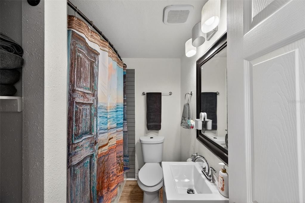 出租: $2,900 (4 贝兹, 1 浴室, 1016 平方英尺)