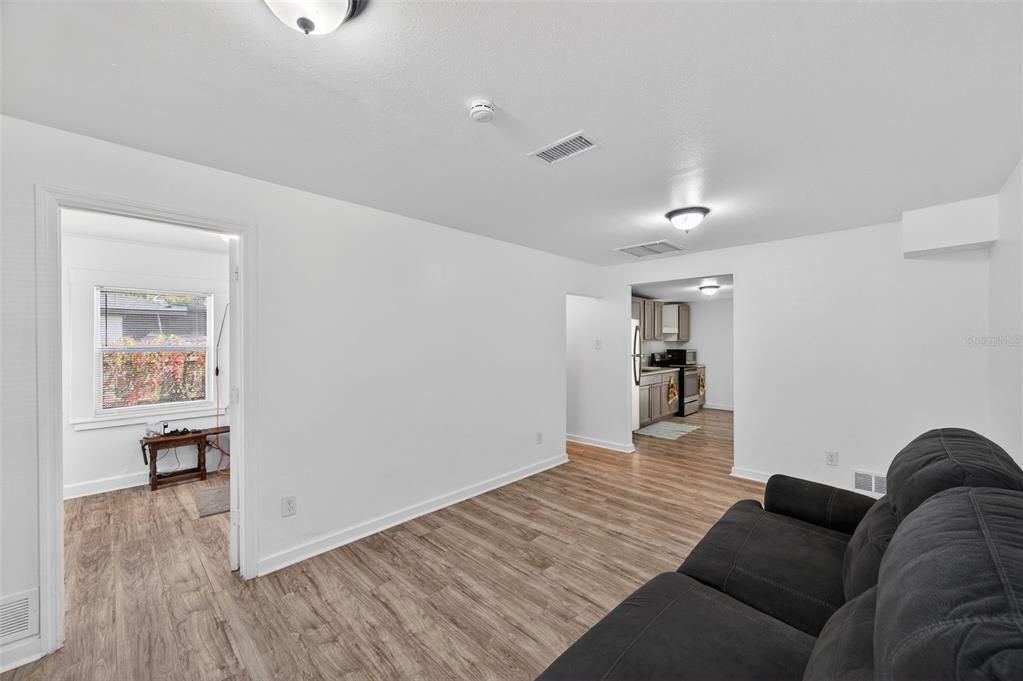 出租: $2,900 (4 贝兹, 1 浴室, 1016 平方英尺)