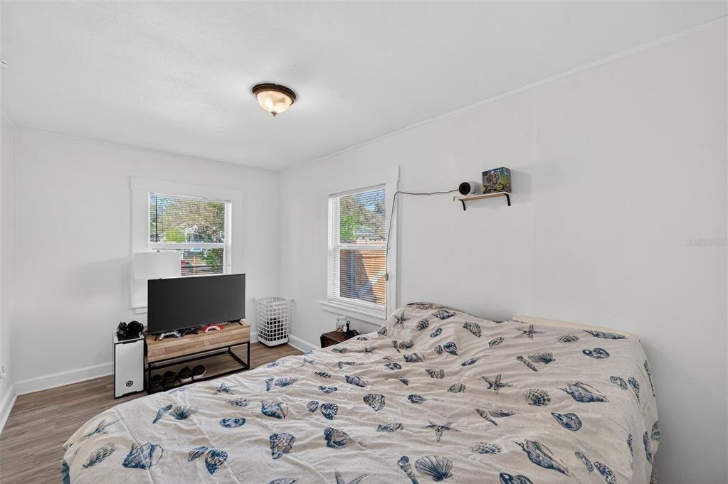 出租: $2,900 (4 贝兹, 1 浴室, 1016 平方英尺)