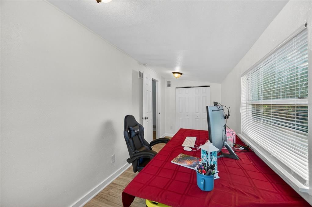 出租: $2,900 (4 贝兹, 1 浴室, 1016 平方英尺)