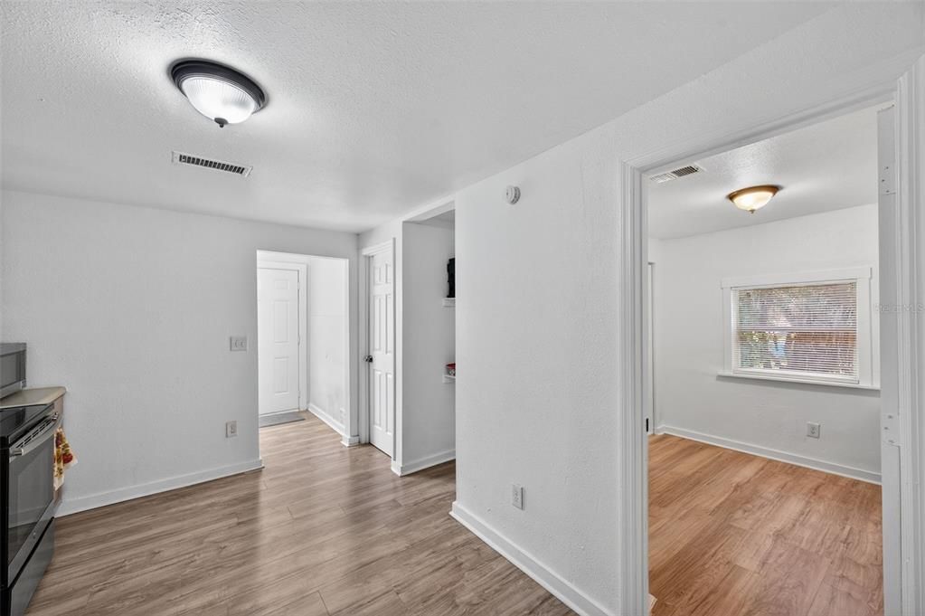 出租: $2,900 (4 贝兹, 1 浴室, 1016 平方英尺)