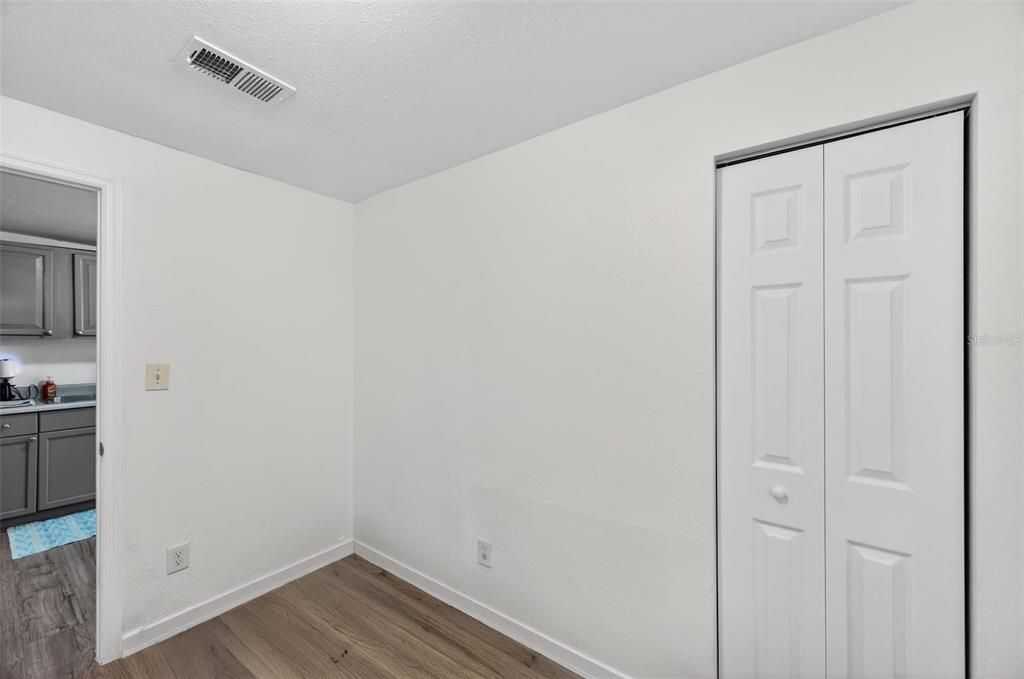 出租: $2,900 (4 贝兹, 1 浴室, 1016 平方英尺)