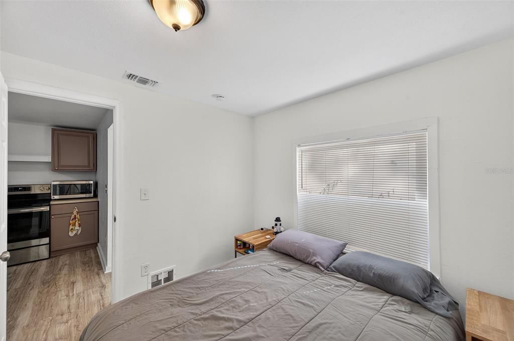 出租: $2,900 (4 贝兹, 1 浴室, 1016 平方英尺)