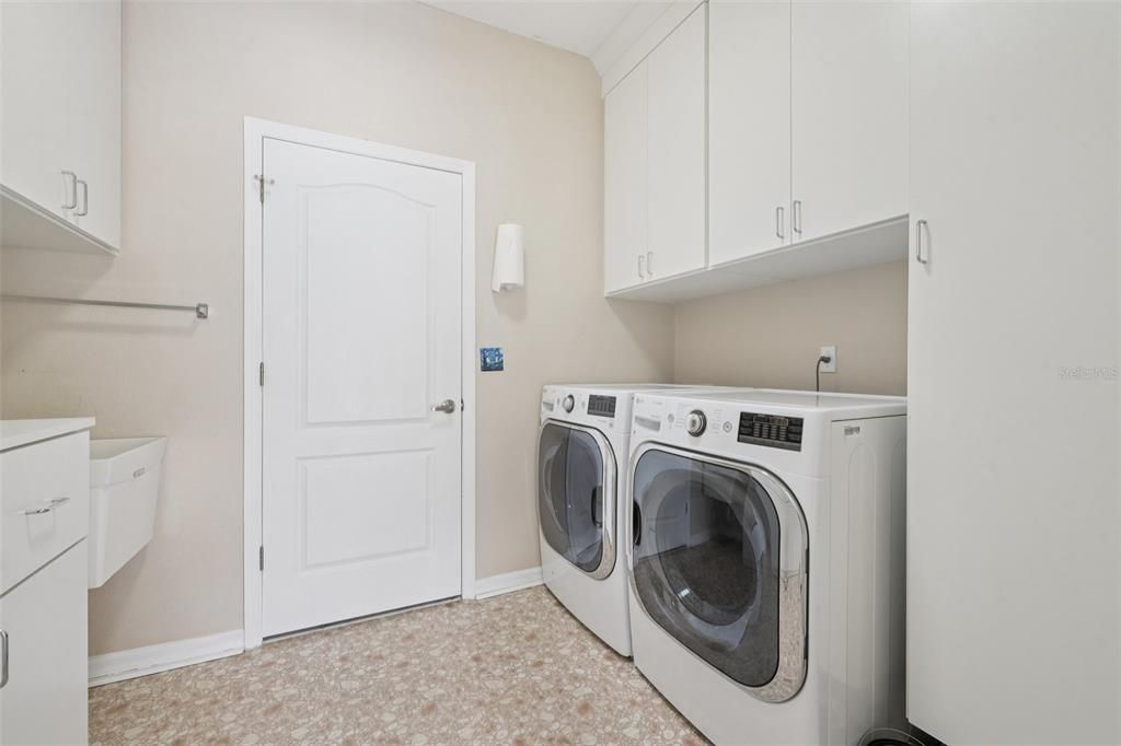 待售: $174,900 (2 贝兹, 2 浴室, 1137 平方英尺)