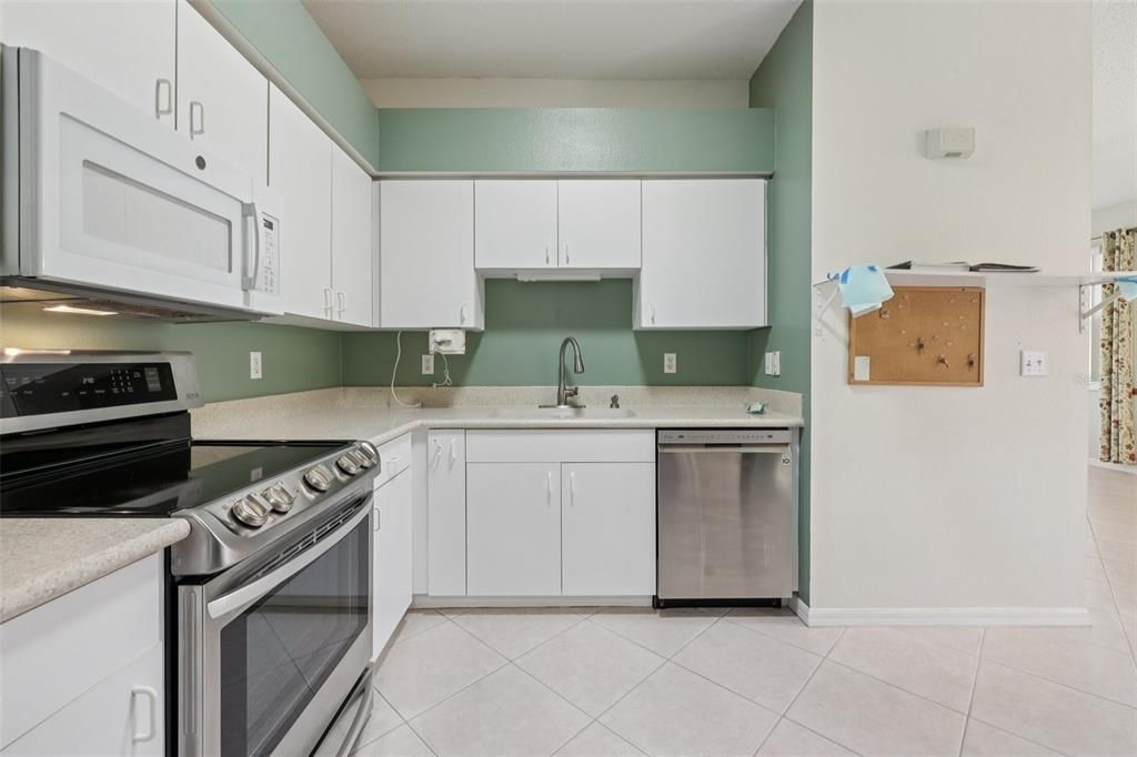 待售: $174,900 (2 贝兹, 2 浴室, 1137 平方英尺)