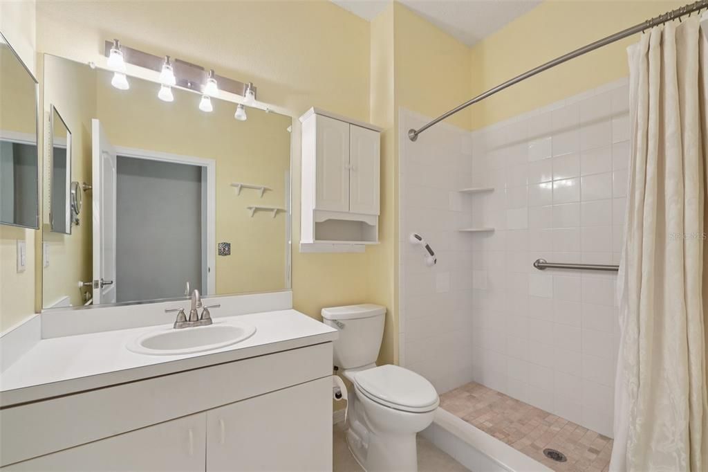 待售: $174,900 (2 贝兹, 2 浴室, 1137 平方英尺)