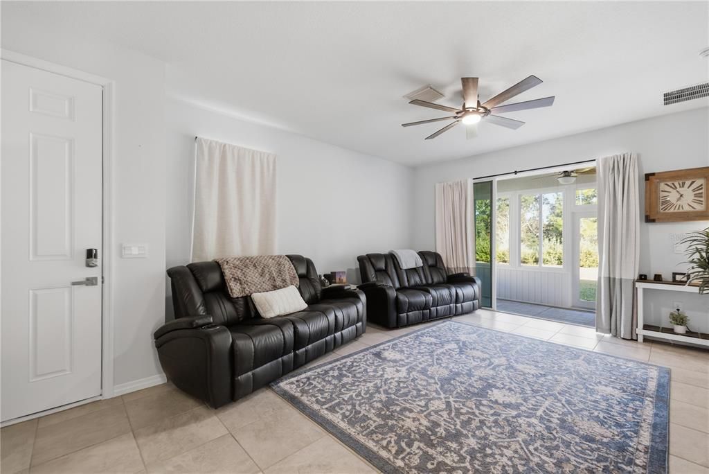 For Sale: $295,000 (3 beds, 2 baths, 1552 Square Feet)