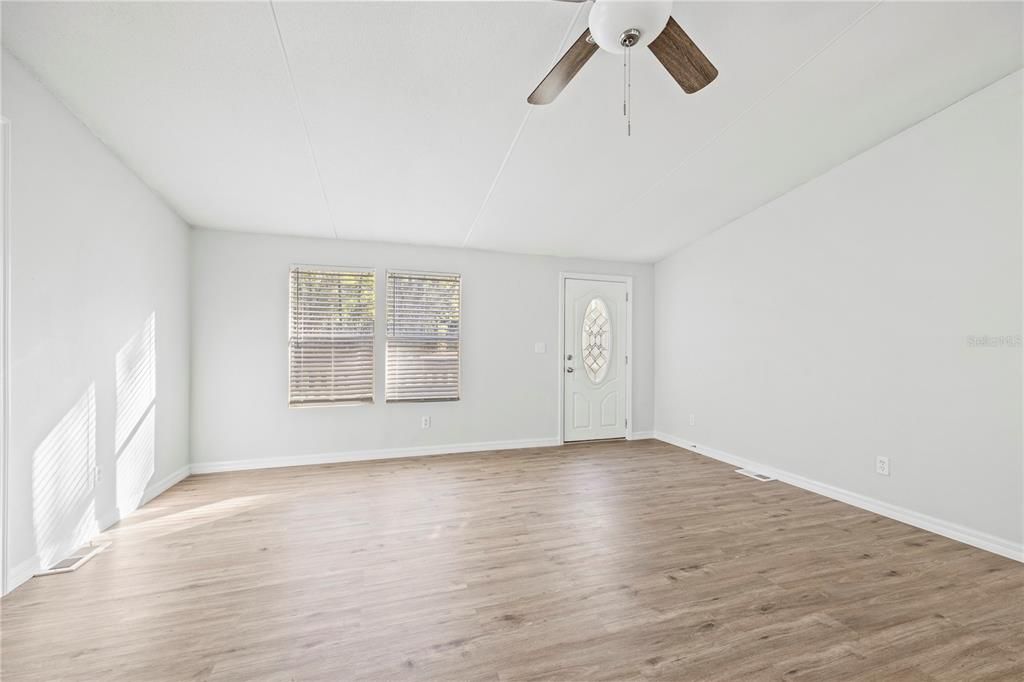 На продажу: $225,000 (3 спален, 2 ванн, 1248 Квадратных фут)