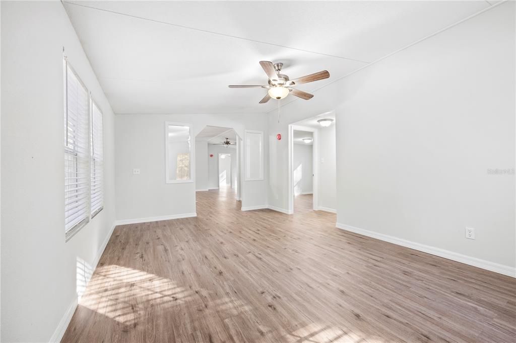 На продажу: $225,000 (3 спален, 2 ванн, 1248 Квадратных фут)