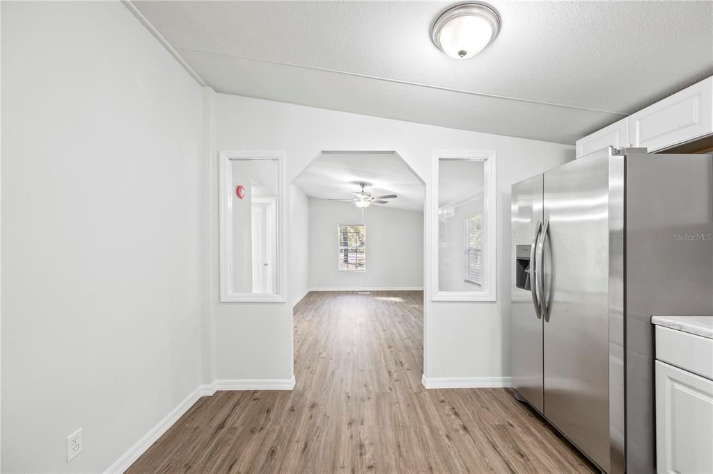 На продажу: $225,000 (3 спален, 2 ванн, 1248 Квадратных фут)