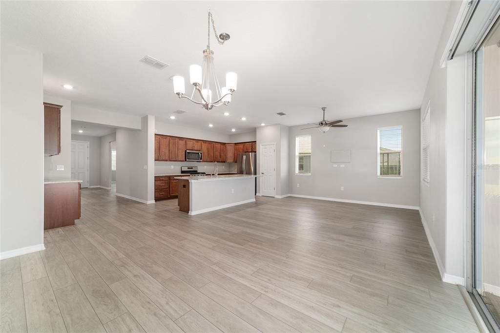 For Sale: $369,990 (3 beds, 2 baths, 1958 Square Feet)