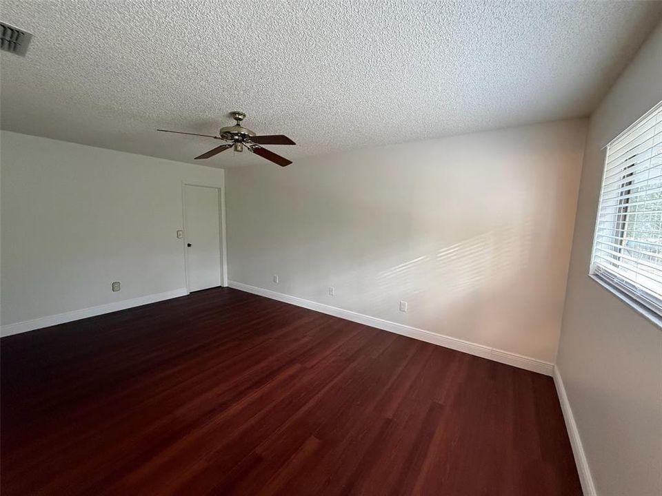 For Rent: $3,250 (4 beds, 2 baths, 1940 Square Feet)