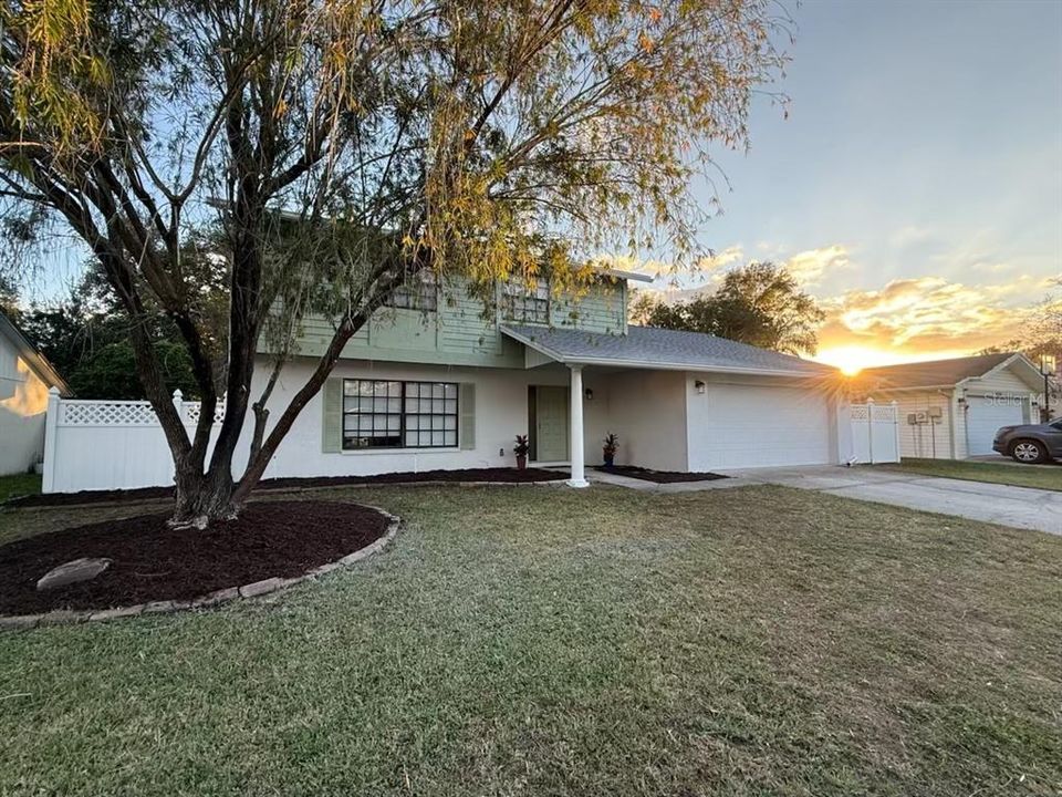 For Rent: $3,250 (4 beds, 2 baths, 1940 Square Feet)