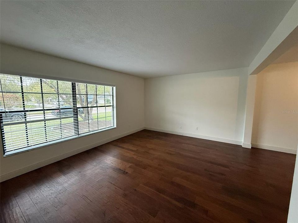 For Rent: $3,250 (4 beds, 2 baths, 1940 Square Feet)