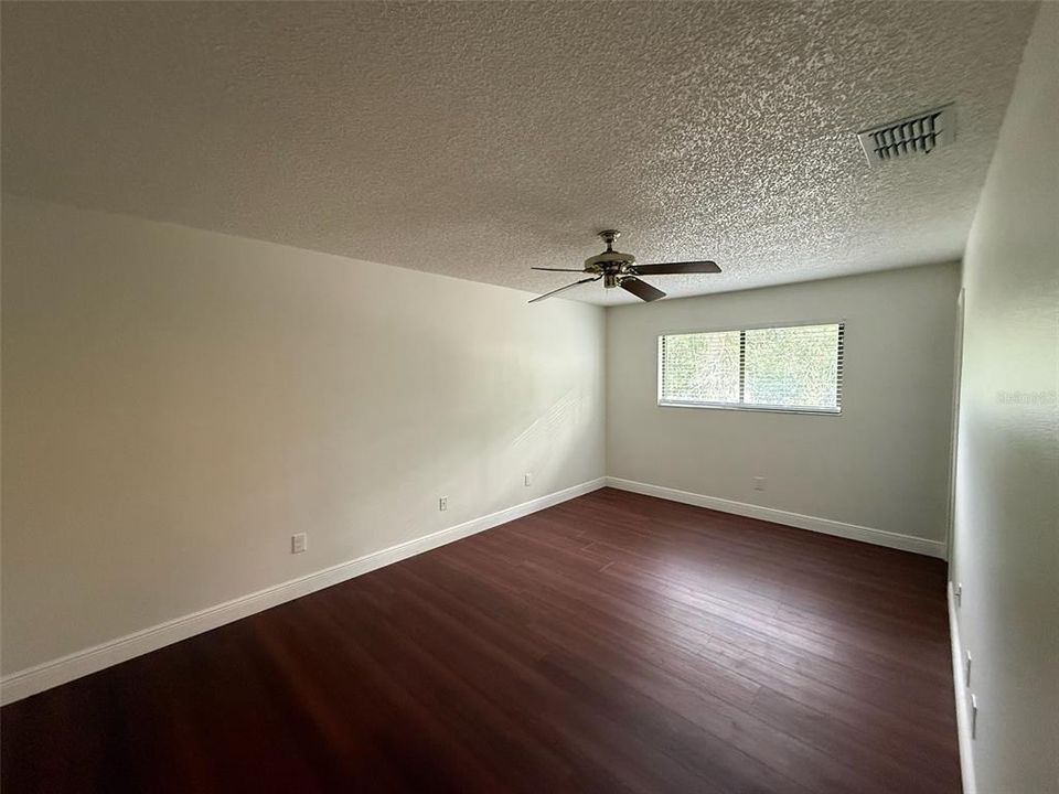 For Rent: $3,250 (4 beds, 2 baths, 1940 Square Feet)