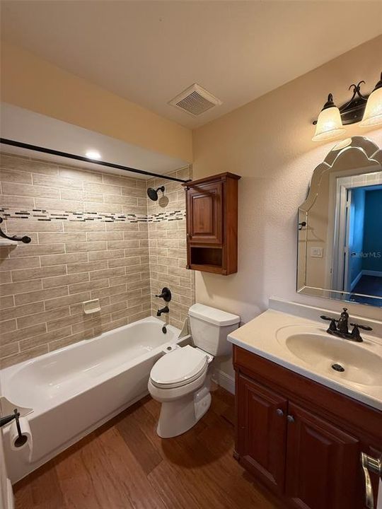 For Rent: $3,250 (4 beds, 2 baths, 1940 Square Feet)