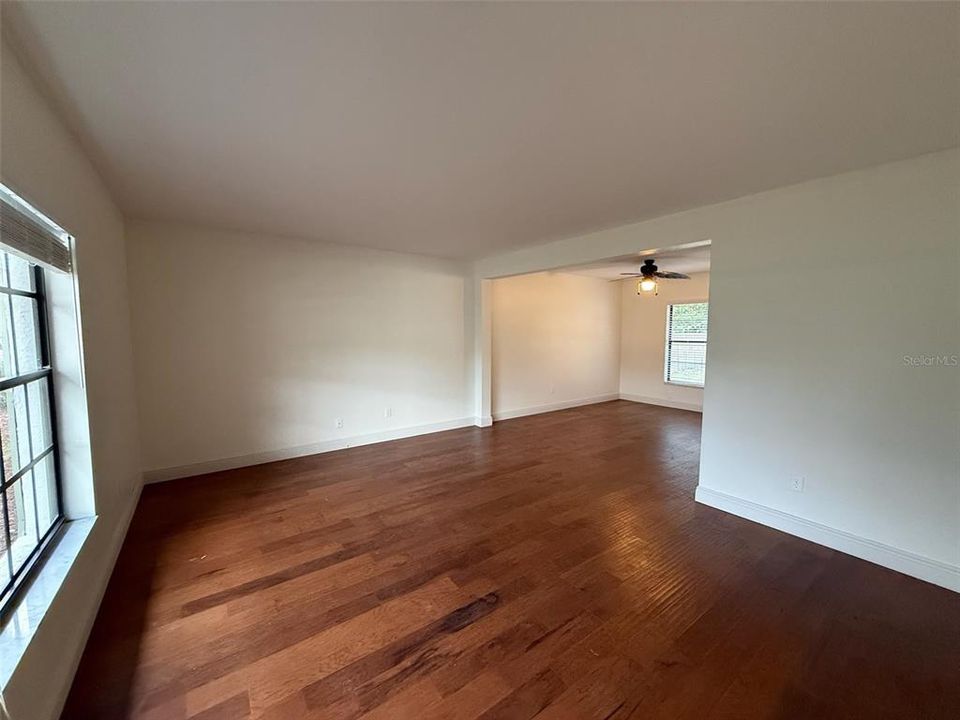 For Rent: $3,250 (4 beds, 2 baths, 1940 Square Feet)