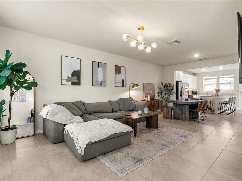 For Rent: $2,250 (3 beds, 2 baths, 1652 Square Feet)