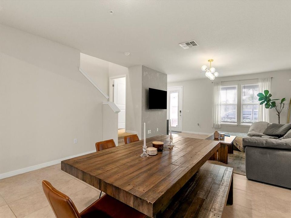 For Rent: $2,250 (3 beds, 2 baths, 1652 Square Feet)