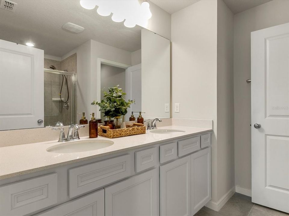 For Rent: $2,250 (3 beds, 2 baths, 1652 Square Feet)