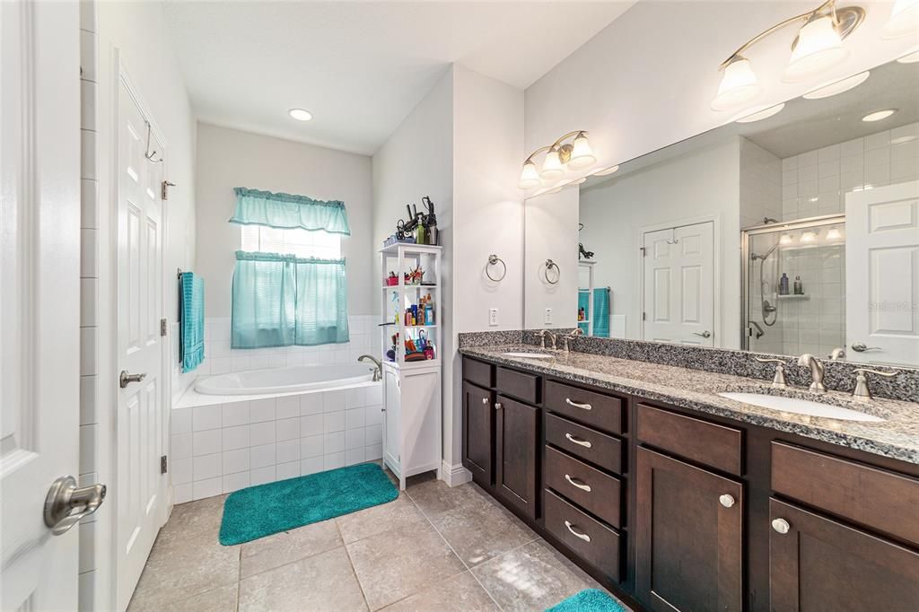 For Sale: $279,900 (4 beds, 2 baths, 1862 Square Feet)