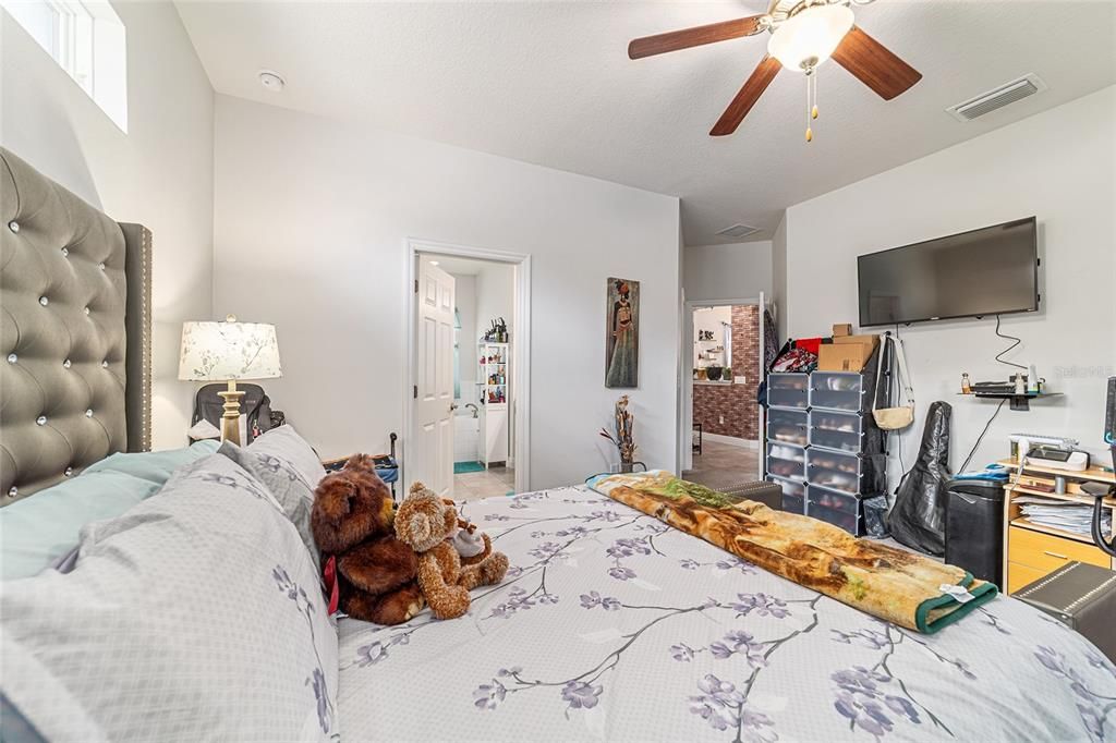 For Sale: $279,900 (4 beds, 2 baths, 1862 Square Feet)