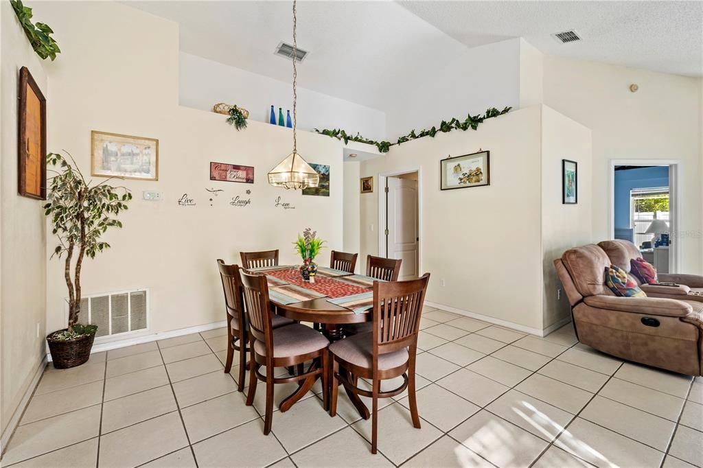 待售: $369,000 (3 贝兹, 2 浴室, 1492 平方英尺)