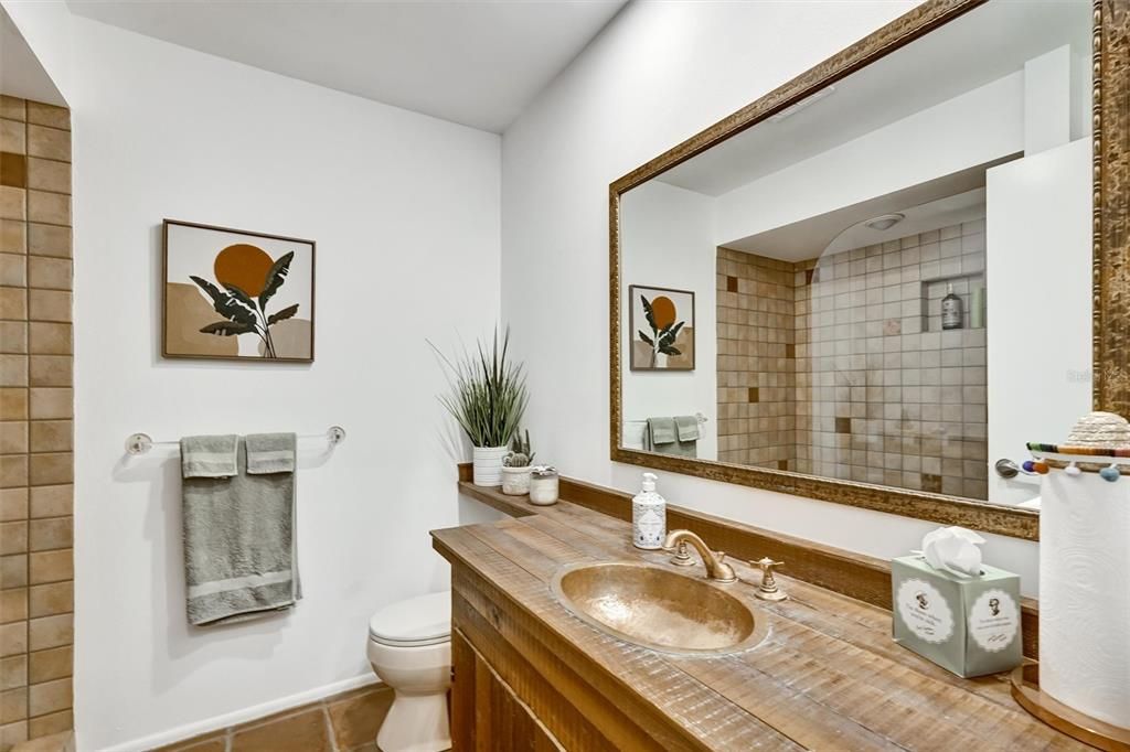 На продажу: $255,000 (2 спален, 2 ванн, 1311 Квадратных фут)