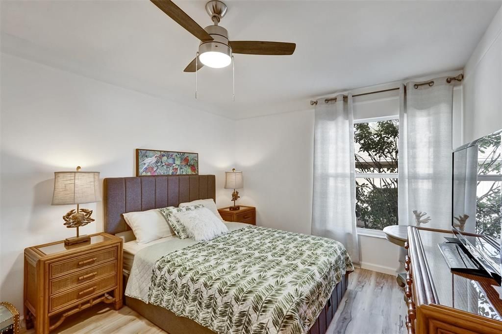 На продажу: $255,000 (2 спален, 2 ванн, 1311 Квадратных фут)