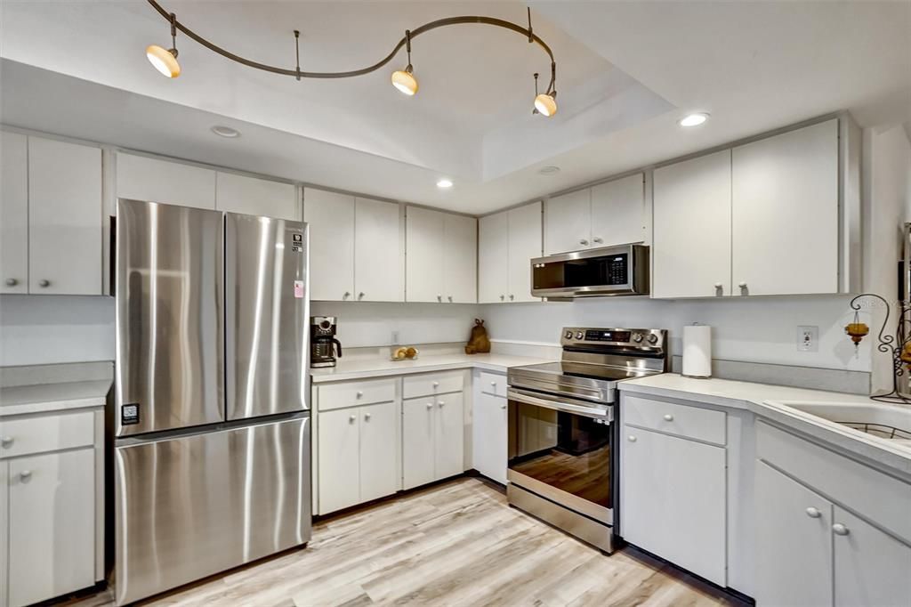 На продажу: $255,000 (2 спален, 2 ванн, 1311 Квадратных фут)