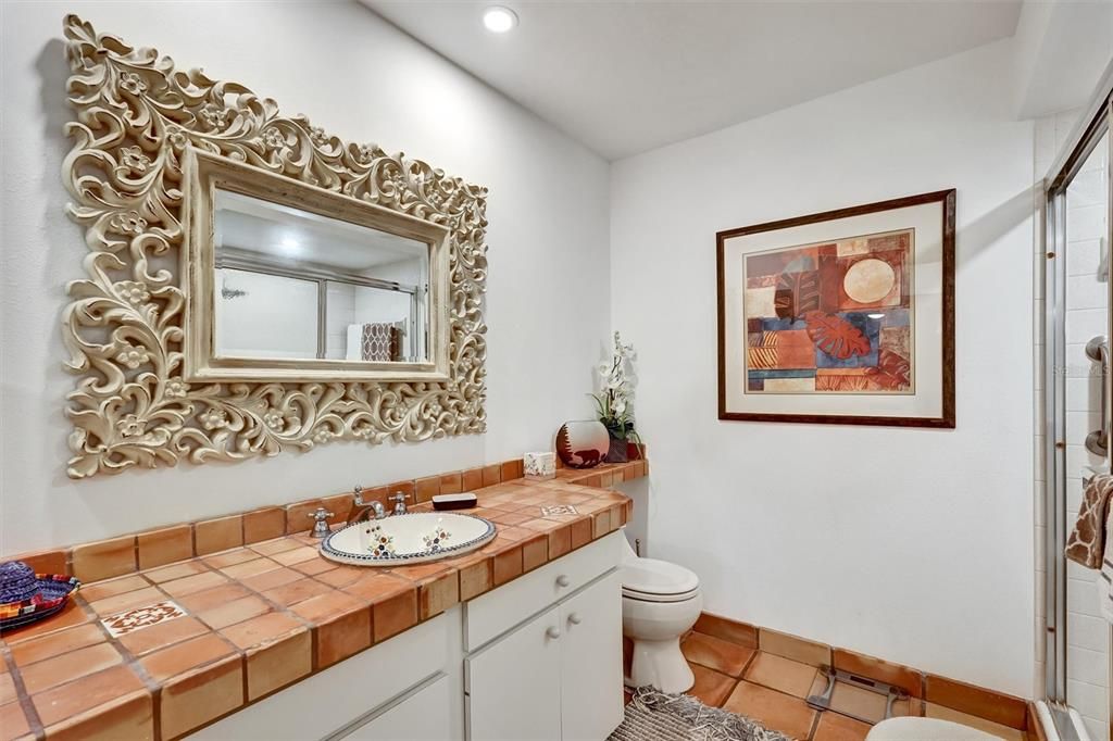 На продажу: $255,000 (2 спален, 2 ванн, 1311 Квадратных фут)