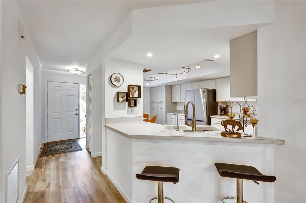 На продажу: $255,000 (2 спален, 2 ванн, 1311 Квадратных фут)