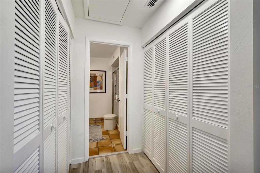 На продажу: $255,000 (2 спален, 2 ванн, 1311 Квадратных фут)