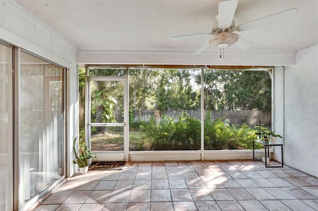 На продажу: $255,000 (2 спален, 2 ванн, 1311 Квадратных фут)