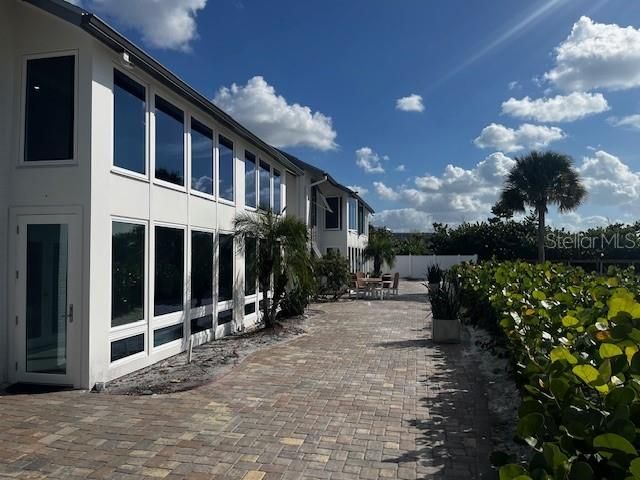 待售: $995,000 (2 贝兹, 2 浴室, 1100 平方英尺)