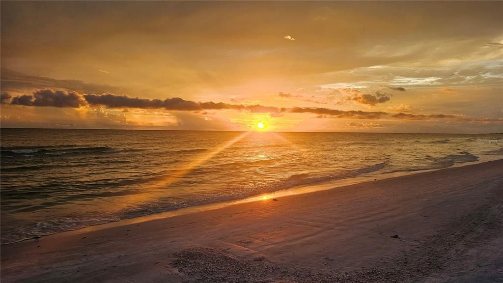 待售: $995,000 (2 贝兹, 2 浴室, 1100 平方英尺)