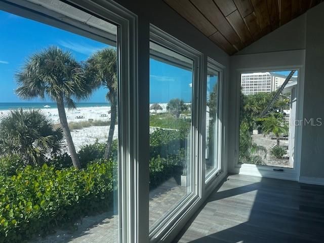 待售: $995,000 (2 贝兹, 2 浴室, 1100 平方英尺)