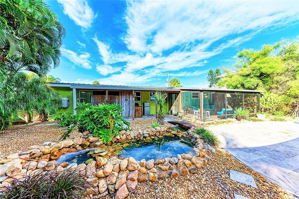 For Sale: $899,000 (3 beds, 2 baths, 1128 Square Feet)