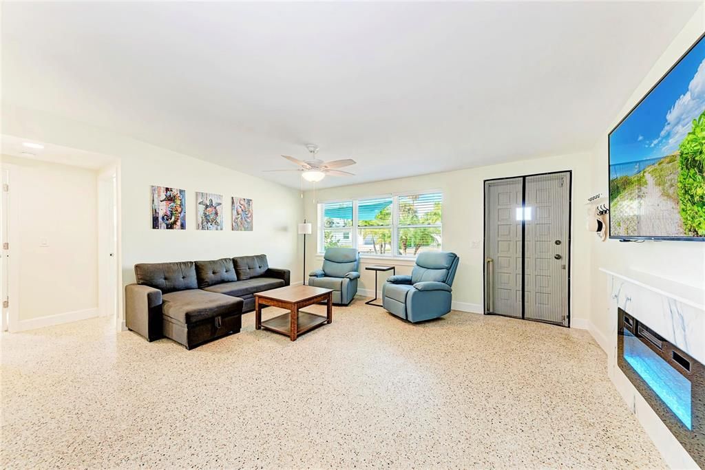 For Sale: $899,000 (3 beds, 2 baths, 1128 Square Feet)