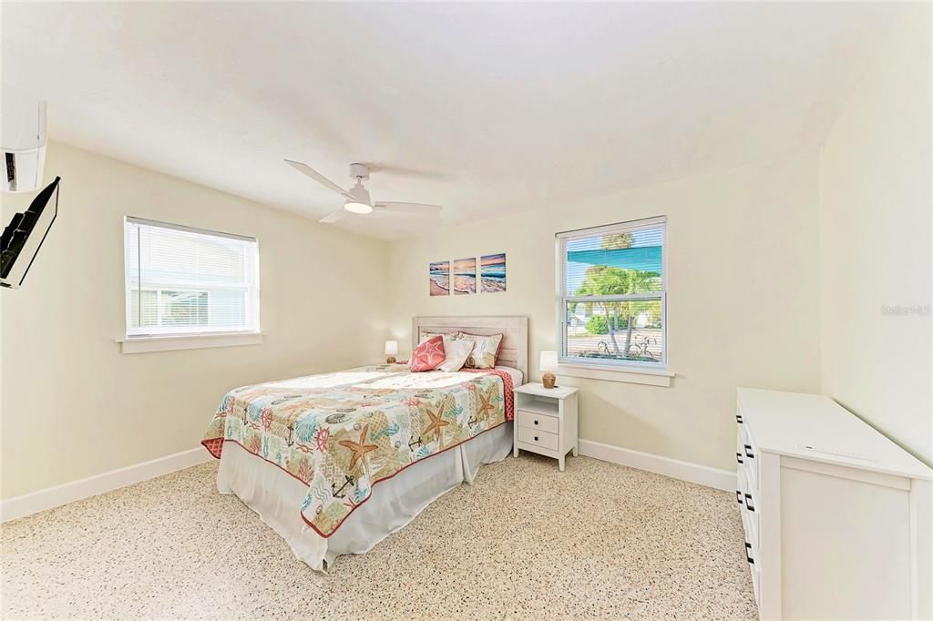 For Sale: $899,000 (3 beds, 2 baths, 1128 Square Feet)