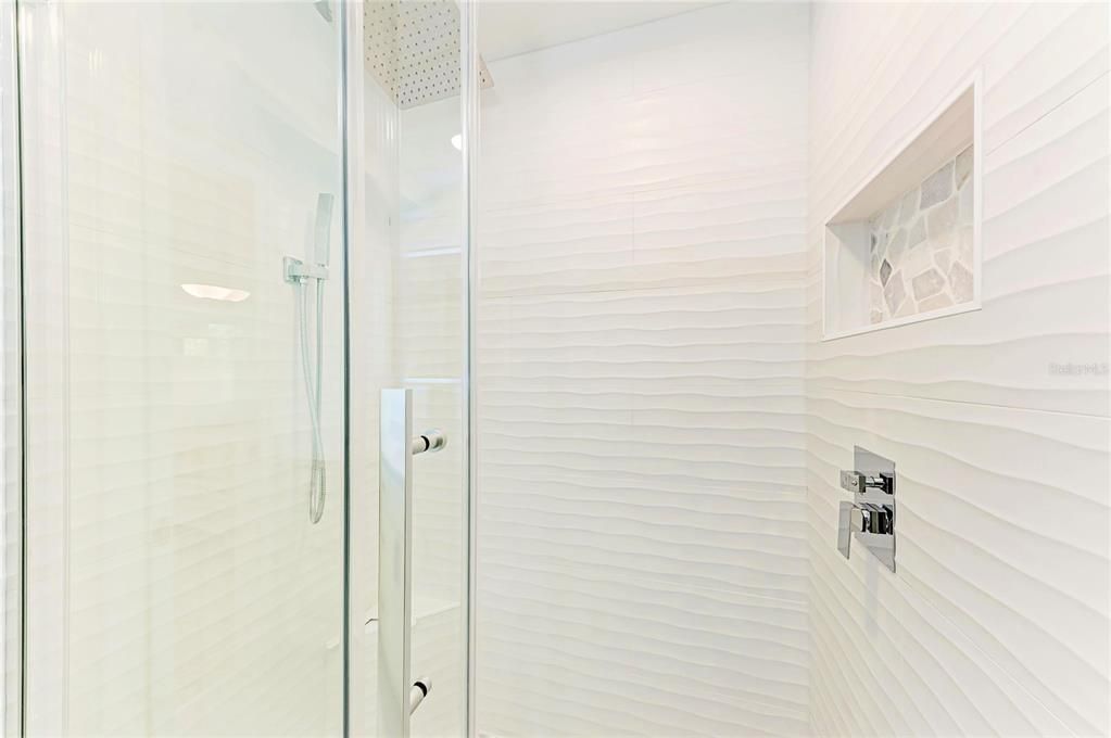 For Sale: $899,000 (3 beds, 2 baths, 1128 Square Feet)