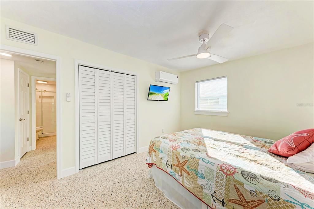 For Sale: $899,000 (3 beds, 2 baths, 1128 Square Feet)